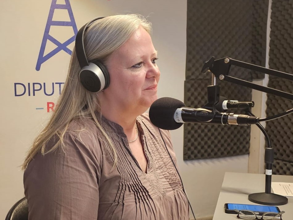 La diputada Susana Pérez, en los estudios de Radio Diputados.